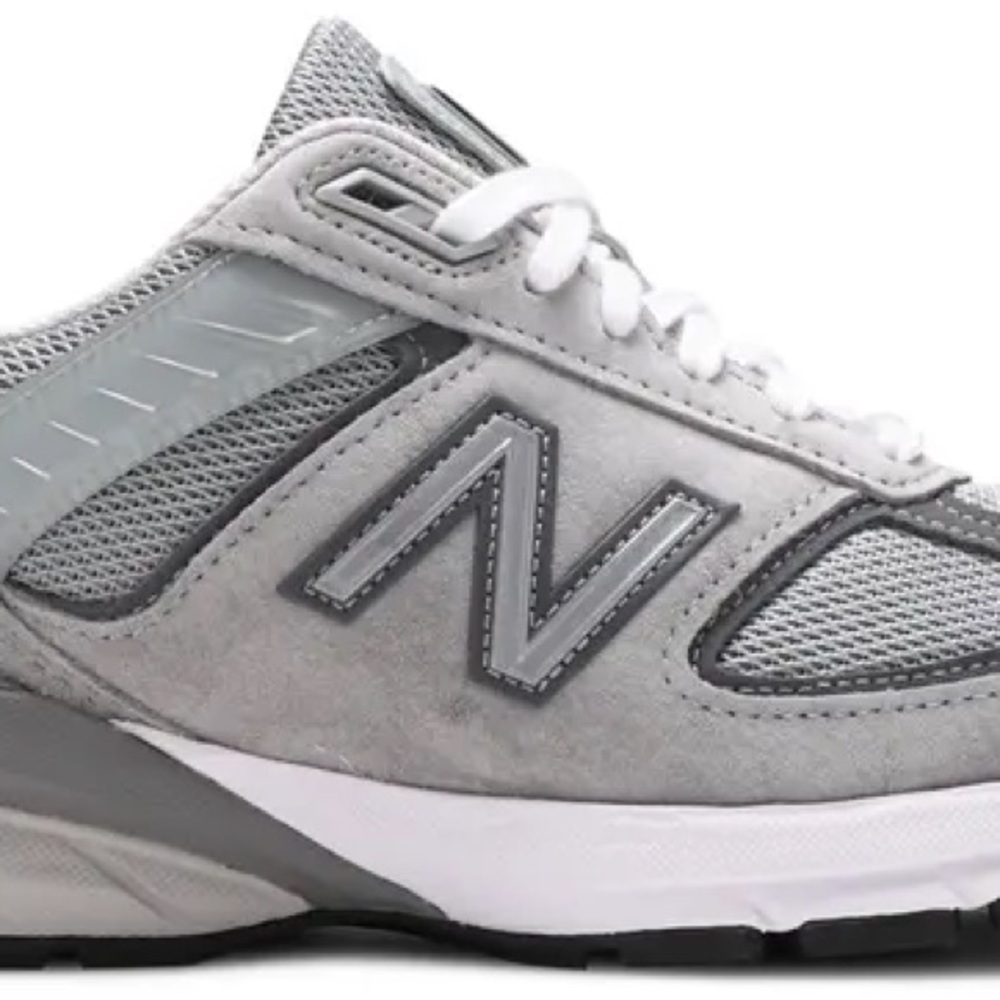 KIDS New Balance Gray and White Sneakers with Athletic Functionality